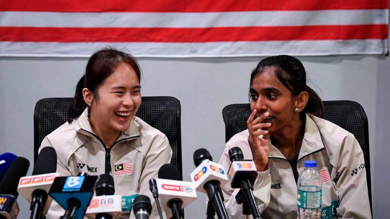 Pearly Tan and M. Thinaah - Photo by BERNAMA