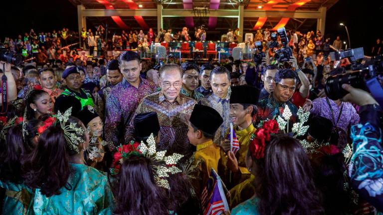 Prime Minister Datuk Seri Anwar Ibrahim mingled with attendees after the Opening Ceremony of the Malaysia Cultural Festival 2025 at Titiwangsa Lake Gardens last night. – BERNAMA