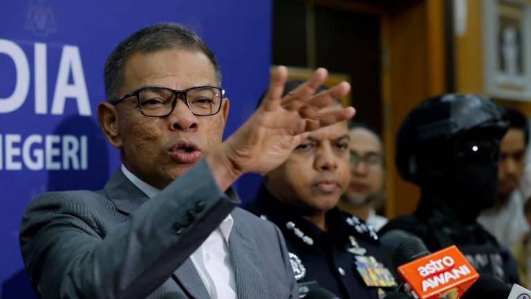 Menteri Dalam Negeri Datuk Seri Saifuddin Nasution Ismail bercakap pada sidang media selepas hadir Perhimpunan Bulanan Kementerian Dalam Negeri hari ini - fotoBERNAMA