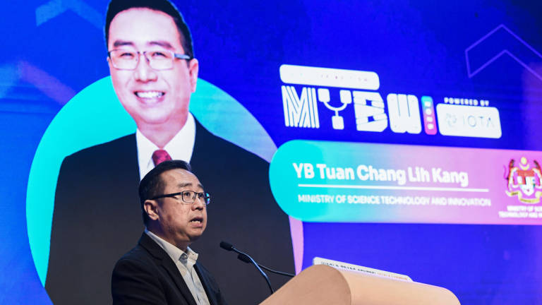 Science, Technology and Innovation Minister Chang Lih Kang delivers his keynote speech at the launch of the Malaysia Blockchain Infrastructure (MBI) during Malaysia Blockchain Week 2025, held at the World Trade Centre Kuala Lumpur (WTCKL) today. - BERNAMA