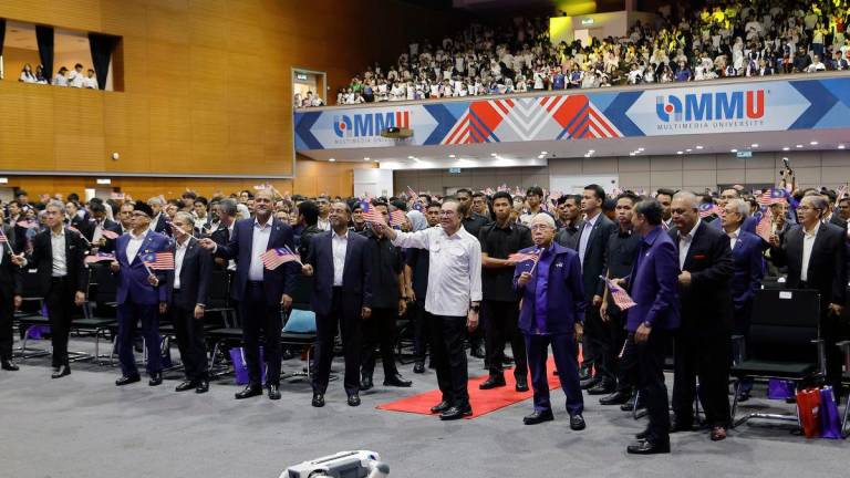Prime Minister Datuk Seri Anwar Ibrahim attended the Temu Anwar\@Multimedia University (MMU) programme and the launch of MMU’s Faculty of Artificial Intelligence and Engineering today. Also present were Higher Education Minister Datuk Seri Dr Zambry Abdul Kadir, Communications Minister Datuk Fahmi Fadzil, and Digital Minister Gobind Singh Deo. – BERNAMA