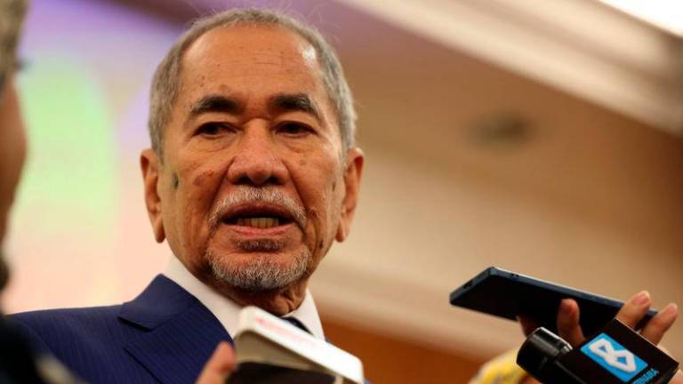 Gabenor Sarawak Tun Dr Wan Junaidi Tuanku Jaafar - fotoBERNAMA