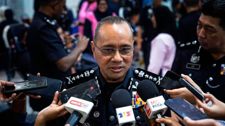 Ketua Polis Perak Datuk Noor Hisam Nordin bercakap kepada media pada Program Derma Darah sempena Hari Polis di Mes Pegawai Kanan Polis hari ini - BERNAMA