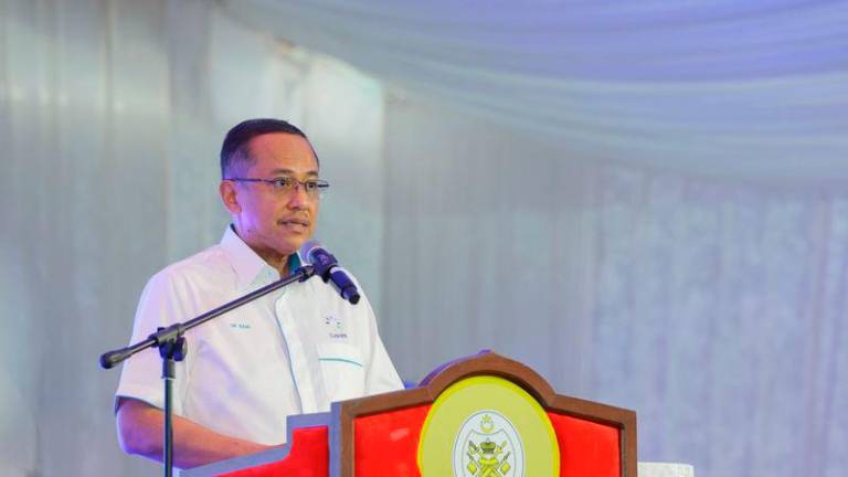 Menteri Besar Datuk Seri Dr Ahmad Samsuri Mokhtar - fotoBERNAMA