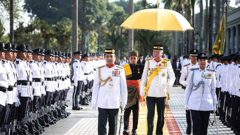 The Sultan of Perak, Sultan Nazrin Shah, graciously inspected the guard of honour during the 2025 Warriors’ Day celebration for the state of Perak at the Perak Darul Ridzuan Building today. – BERNAMA