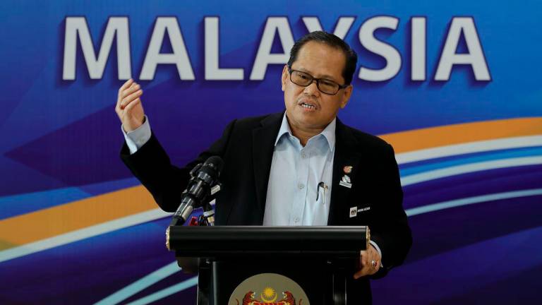 Ketua Pengarah Pendidikan Dr Mohd Azam Ahmad bercakap berkaitan kes salah laku seksual di sebuah sekolah di Melaka pada sidang media khas di Kementerian Pendidikan hari ini. - BERNAMA