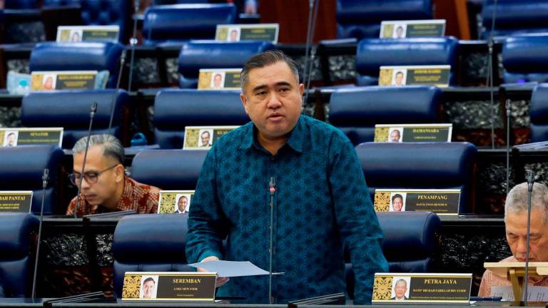 Menteri Pengangkutan merangkap Ahli Parlimen Seremban Anthony Loke pada sesi pertanyaan-pertanyaan bagi jawab lisan ketika Mesyuarat Kedua, Penggal Keempat Parlimen ke-15 Dewan Rakyat di Bangunan Parlimen hari ini - BERNAMA