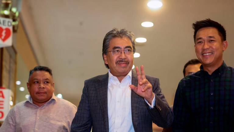 UMNO Vice-President Datuk Seri Johari Abdul Ghani attends the party’s Supreme Council Meeting at Menara Dato Onn tonight. – BERNAMA