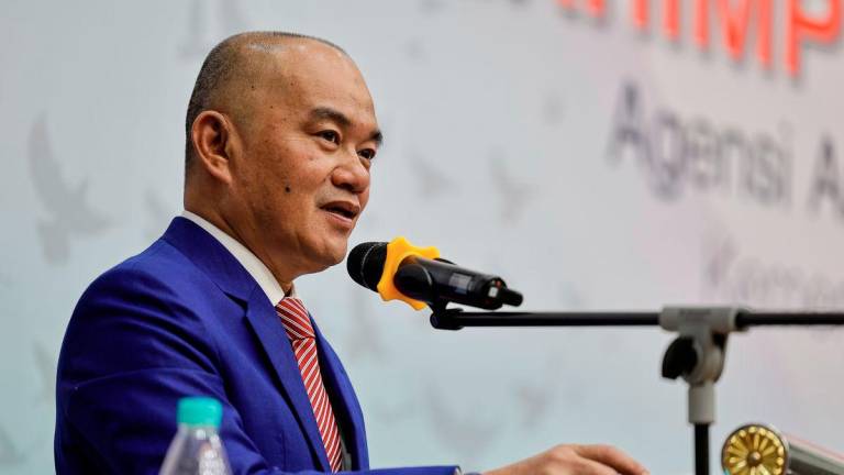 Deputy secretary-general of the Ministry of Human Resources Sutekno Ahmad Belon. - BERNAMA