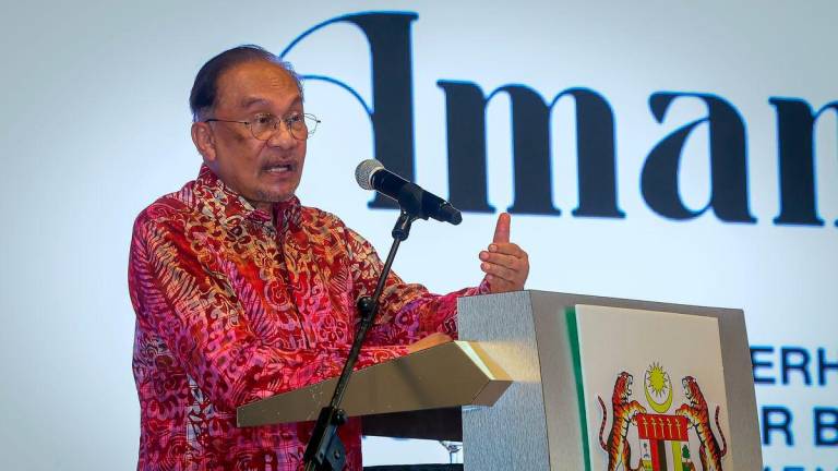 Prime Minister Datuk Seri Anwar Ibrahim delivers a speech at a Dinner with the Community in conjunction with his official visit to Sarawak held at the hotel today. - BERNAMAPIX
