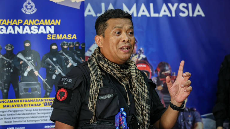 Bukit Aman Special Branch E8 Staff Officer, ACP Ridzuan Abdul Aziz, during an interview in conjunction with the 2025 National-level Unity Week (SMP) Celebration at Batu Kawan Stadium today. – BERNAMA