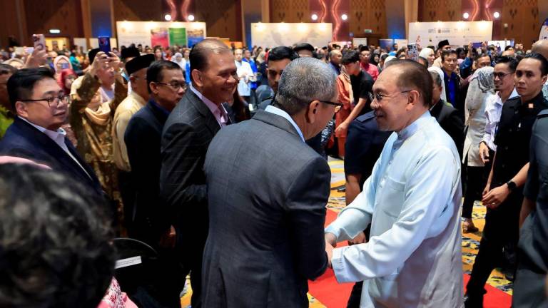 Perdana Menteri Datuk Seri Anwar Ibrahim hadir pada Majlis Peluncuran Sekolah Angkat Malaysia Madani di Pusat Konvensyen Antarabangsa Putrajaya (PICC) hari ini - BERNAMA