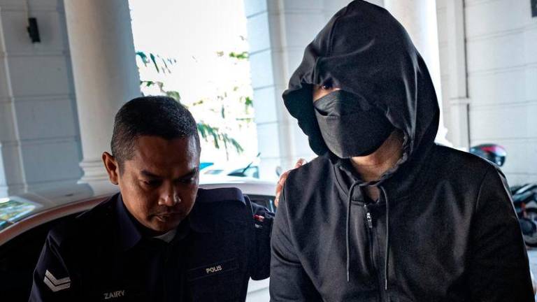 The accused, Mohd Nazri Abdul Razak (right) - BERNAMApix