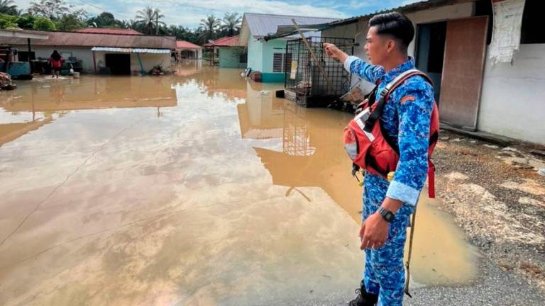 The flood situation in Kampung Jimah Lama, Siliau, Port Dickson following heavy rainfall last night. – APM pic