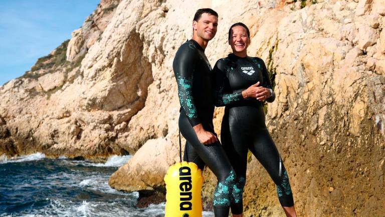 French swimmers and ‘eco-adventurers’ Chloe Leger Witvoet and Matthieu Witvoet pose during a training session, ahead of a cross-Atlantic swim scheduled to start in Cape Verde and to end in the French overseas department of Guadeloupe, in Marseille, France, September 17, 2025. REUTERS/Manon Cruz