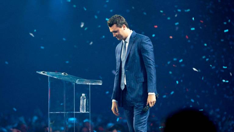 FILE PHOTO: Charlie Kirk, Turning Point USA founder, greets the crowd during the AmericaFest 2024 conference sponsored by conservative group Turning Point in Phoenix, Arizona, U.S. December 19, 2024. REUTERS/Cheney Orr/File Photo/File Photo
