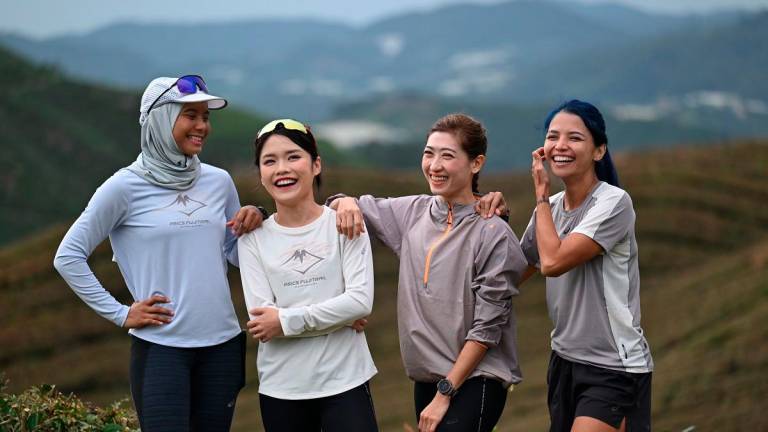 Balqis (right) with other ASICS Malaysia Brand Ambassador and other trail athletes, followed by Yan Law (2nd right), Allison Yee and Emaa Sajew (left) at the Cultra Run 2025