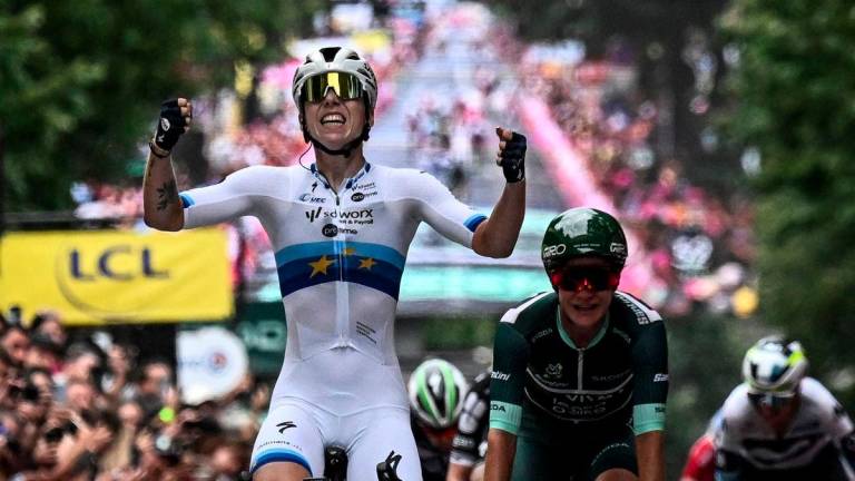 Team SD Worx - Protime’s Dutch rider Lorena Wiebes (L) celebrates as she crosses the finish line to win the 3rd stage (out of 9) of the fourth edition of the Women's Tour de France cycling race, 163.5 km from La Gacilly to Angers, in Angers, western France on July 28, 2025. - AFPPIX