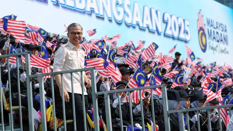 Communications Minister Datuk Fahmi Fadzil extended his congratulations to the human graphic performance team, which was made up of 2,000 students from 50 secondary schools in the Federal Territories and Selangor, during the 2025 National Day celebration at Dataran Putrajaya today. - BERNAMA