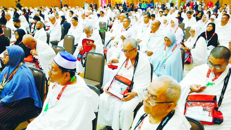 Sharifa said most elderly pilgrims have chronic illnesses, making health screenings vital to ensure only the fit could handle the physically demanding journey. – BERNAMAPIC