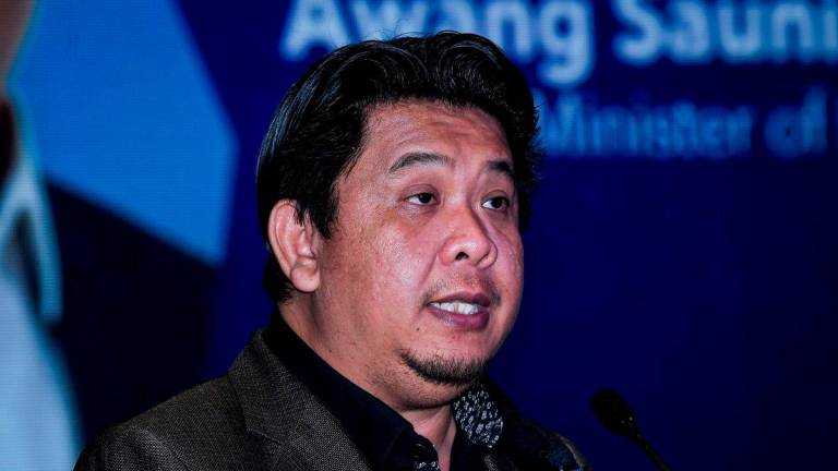 Timbalan Menteri Kesihatan Datuk Lukanisman Awang Sauni - fotoBERNAMA