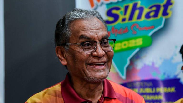 Menteri Kesihatan Datuk Seri Dr Dzulkefly Ahmad memberi penerangan ketika sidang media selepas Majlis Perasmian Karnival Sihat Milik Semua yang dirasmikan oleh Raja Muda Perlis Tuanku Syed Faizuddin Putra Jamalullail di Dewan 2020, Kangar hari ini- BERNAMA