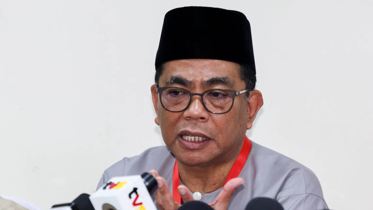 UMNO Vice-President and Minister of Defence, Datuk Seri Mohamed Khaled Nordin, speaks to reporters after attending the UMNO Pasir Gudang Division Delegates’ Meeting at Dewan Muafakat Taman Mawar, Pasir Gudang, today. – BERNAMA
