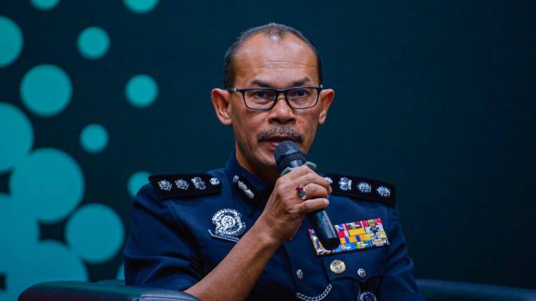 Ketua Polis Daerah Ibu Pejabat Polis Daerah KLIA, ACP Azman Shari pada sidang media mengenai Taklimat trafik dan keselamatan sempena perlumbaan MotoGP 2025 di Litar Antarabangsa Petronas Sepang - fotoBERNAMA