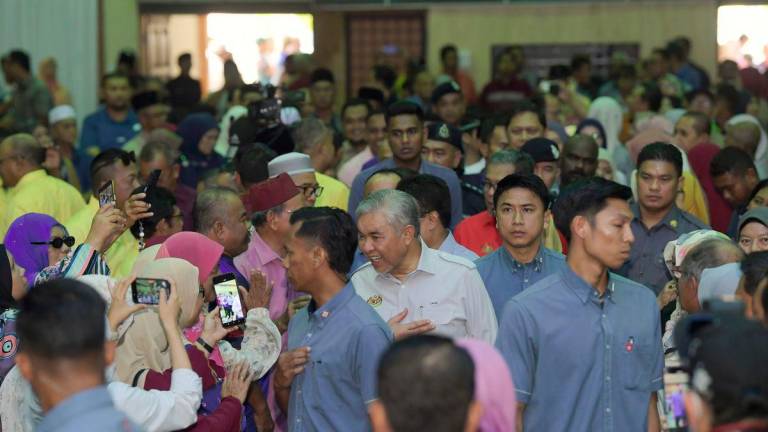 Deputy Prime Minister Datuk Seri Dr Ahmad Zahid Hamidi, who is also the Rural and Regional Development Minister, greeting members of the public during the launch of the Perak State KEMAS Santunan Desa Programme with JPKK and the KEMAS Community at Dewan Besar Bandar Baru Felcra Seberang Perak here today. - BERNAMA