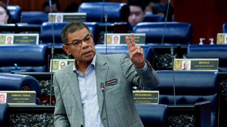 Menteri Dalam Negeri Datuk Seri Saifuddin Nasution Ismail memberi penerangan berkaitan Akta Kesalahan Keselamatan (Langkah-Langkah Khas) 2012 (SOSMA) pada Mesyuarat Pertama Penggal Keempat Parlimen ke-15 di Dewan Rakyat hari ini.- fotoBERNAMA