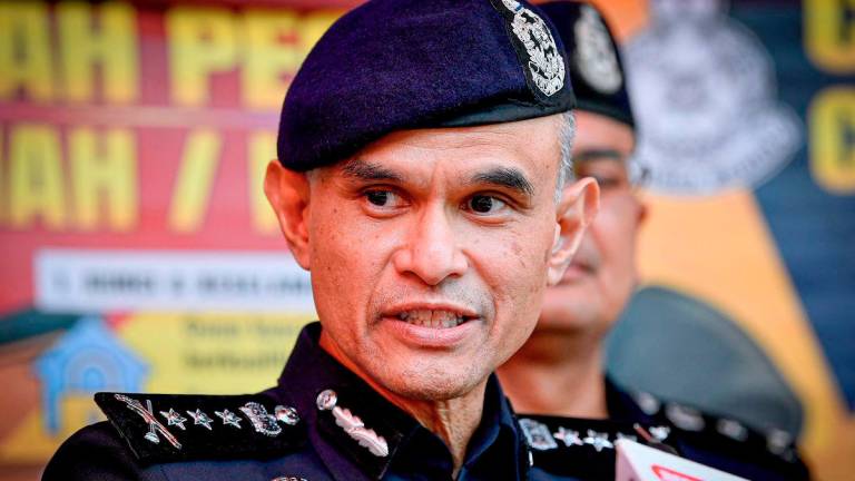 Selangor Police Chief Datuk Shazeli Kahar answers questions from the media during the Crime Prevention Campaign held in conjunction with the Deepavali 2025 celebration at Jalan Tengku Kelana, Klang, today. – BERNAMA