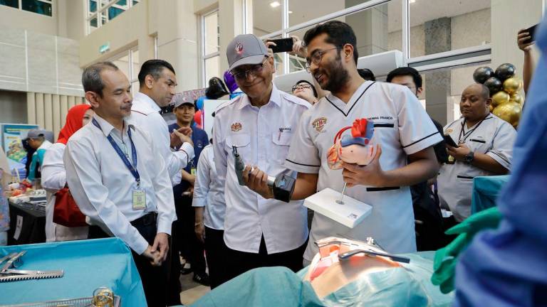 Health Minister Datuk Seri Dr Dzulkefly Ahmad visiting a health exhibition booth during the 2025 MADANI Heroes Tour Heart Day Celebration at Sultan Idris Shah Hospital (HSIS) today. – BERNAMA