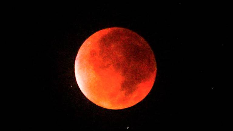 The phenomenon of a total lunar eclipse, also known as a Blood Moon, was captured by BERNAMA in Kuala Ibai early this morning. – BERNAMA