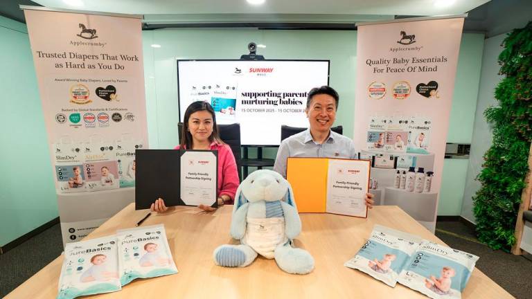 (From left) Sunway Malls senior associate director Ng Huay Pin and Applecrumby CEO Sean Tan.