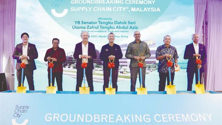 (From left) YCH Group Malaysia country general manager Ryan Yap, Sikh Shamsul Ibrahim, Yap, Tengku Zafrul, Singapore Acting High Commissioner to Malaysia Shivakumar Nair, Asean-BAC Malaysia chapter chairman Tan Sri Nazir Razak and Azmir during the groundbreaking ceremony.
