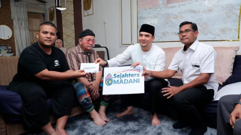 Setiausaha politiK PM, Datuk Ahmad Farhan Fauzi bersama Mohd Sharul Ikmal. Gambar Kredit: Anwar Ibrahim