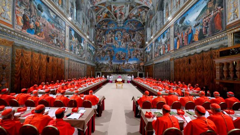 Cardinals pray in the Sistine Chapel, ahead of the conclave to elect the next pope at the Vatican, May 7, 2025. AFPpix