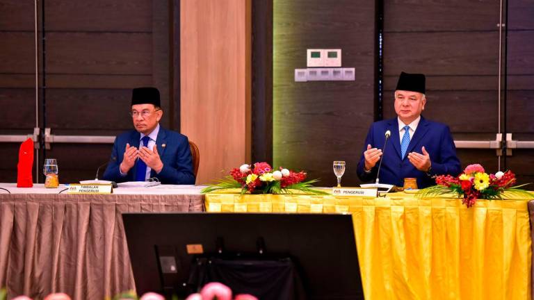 PM Anwar commends upgraded KLIA Aerotrain after test ride
