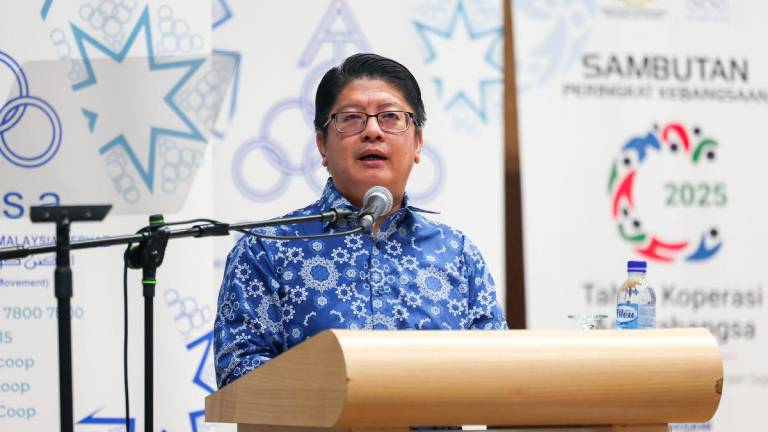 Menteri Pembangunan Usahawan dan Koperasi Datuk Ewon Benedick - fotoBERNAMA