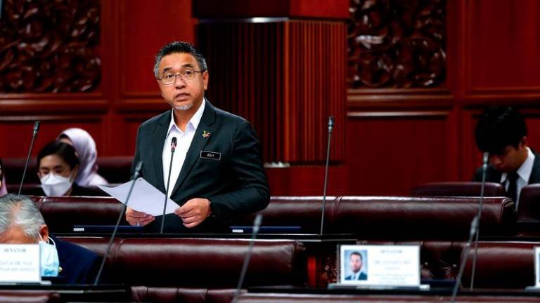 Timbalan Menteri Pertahanan Adly Zahari pada Mesyuarat Ketiga Penggal Ketiga, Majlis Parlimen ke-15 Dewan Negara di Bangunan Parlimen hari ini. - fotoBERNAMA