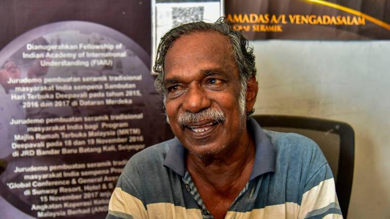 Pemilik kedai Ramadas Pottery, V. Ramadas ketika ditemui pada program Star Healing 2025 anjuran Tourism Malaysia di premisnya baru-baru ini - BERNAMA