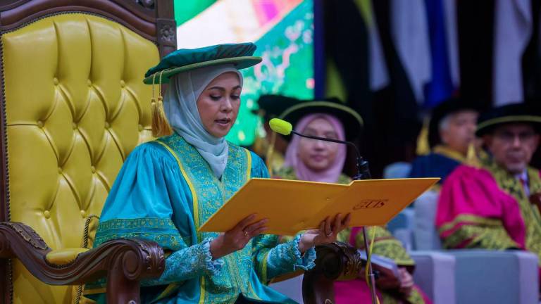 Canselor Universiti Islam Selangor (UIS) Tengku Permaisuri Selangor Tengku Permaisuri Norashikin berkenan bertitah sempena Istiadat Pemasyhuran dan Konvokesyen ke-27 UIS di Kajang hari ini - BERNAMA