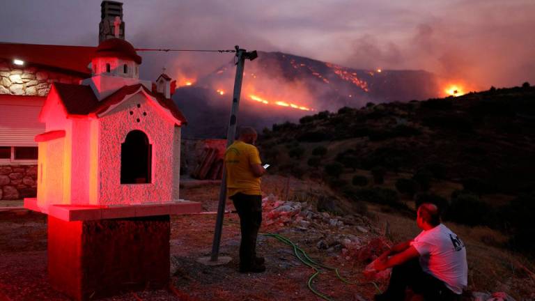 Local residents watch as a wildfire burns in Keratea, near Athens, Greece. Reuterspix