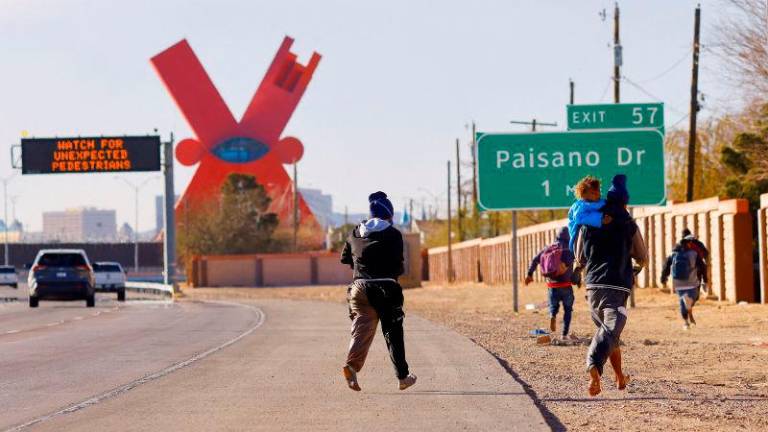 FILEpix: Migrants run to hide from the U.S. Border Patrol and Texas State Troopers after crossing into the United States from Mexico, in El Paso, Texas, U.S., December 23, 2022. REUTERSpix