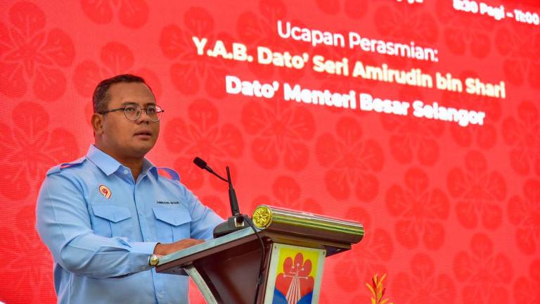 Menteri Besar Selangor, Datuk Seri Amirudin Shari menyampaikan ucapan pada Majlis Perasmian Program Publisiti Dan Penyertaan Awam Draf Rancangan Tempatan Majlis Perbandaran Sepang, Selangor 2035 (Penggantian) hari ini.