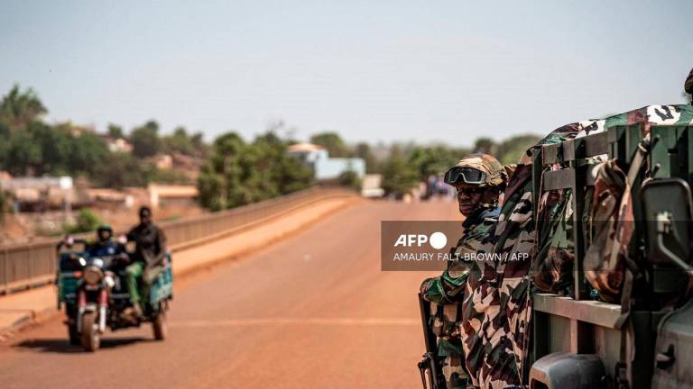 A Senegalese soldier stands guard at the Senegal-Mali border in Moussala on May 11, 2025. - Amaury Falt-Brown / AFP