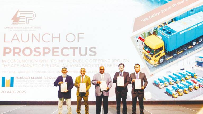 From left: Express Powerr executive director Rosli Jonid, Lim and non-executive chairman Datuk Mohd Redza Shah Abdul Wahid, Mercury Securities director Jamieson Chew and head of corporate finance Eric Chong at the launch of Express Powerr’s IPO prospectus.
