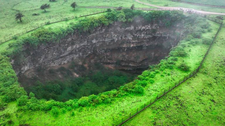 An aerial picture shows a view of the Sheeheet sinkhole in Oman’s Dhofar region near the city of Taqah on July 25, 2025. (Photo by AFP)
