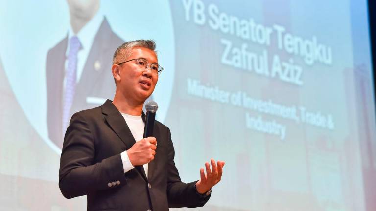 Menteri Pelaburan, Perdagangan dan Industri, Tengku Datuk Seri Zafrul Abdul Aziz menyampaikan ucaptama pada Forum Ekonomi dan Kepimpinan (ELF) anjuran London School of Economics (LSE) di Sunway Universiti hari ini - fotoBERNAMA