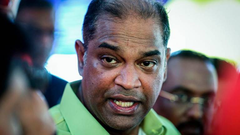 Timbalan Menteri Pembangunan Usahawan dan Koperasi, Datuk Seri R Ramanan menjawab pertanyaan media pada program sumbangan Deepavali Vanakam MADANI hari ini -fotoBERNAMA
